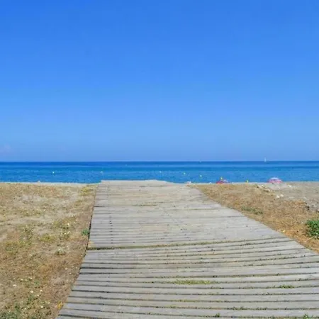 Beachfront Escape In Corsica شقة